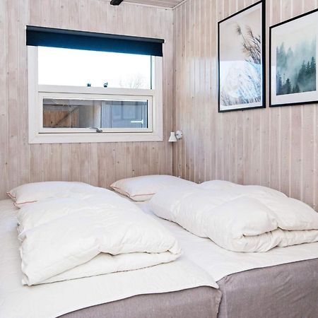 4 Person Holiday Home In Hemmet Exteriör bild